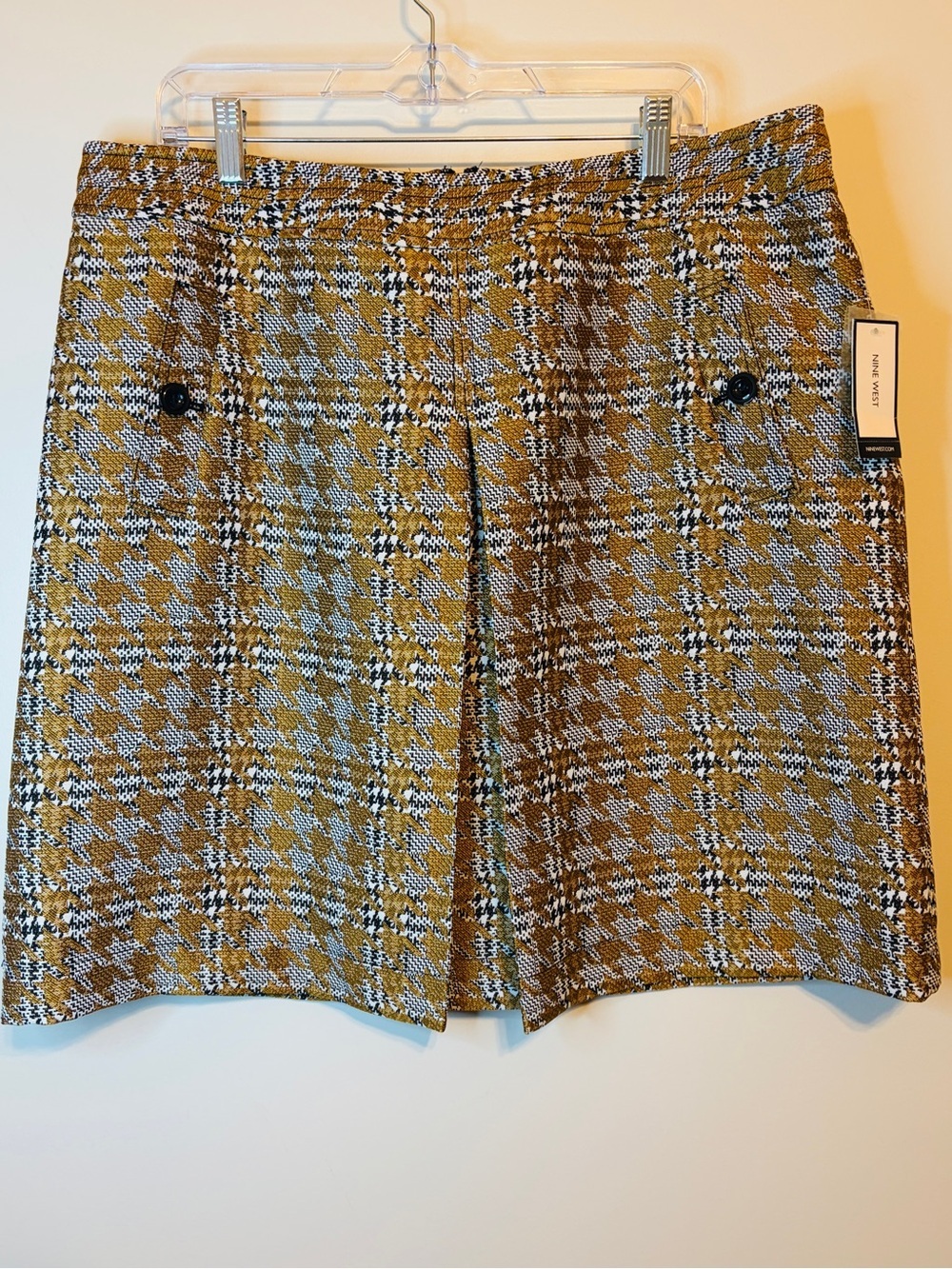 Nine West Plaid Houndstooth Flat-Front Skirt in Gold, White and Black